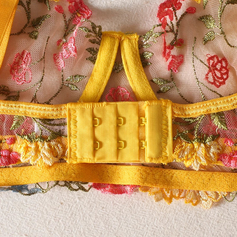 Lingerie Sensual Lace Underwear Embroidery 3-Piece Garters Fancy Short Kits